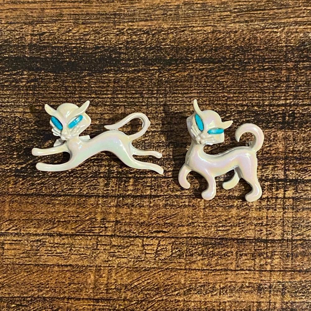 Vintage Iridescent White Blue Eyes Enamel Set Of Cat Brooches MCM Siamese